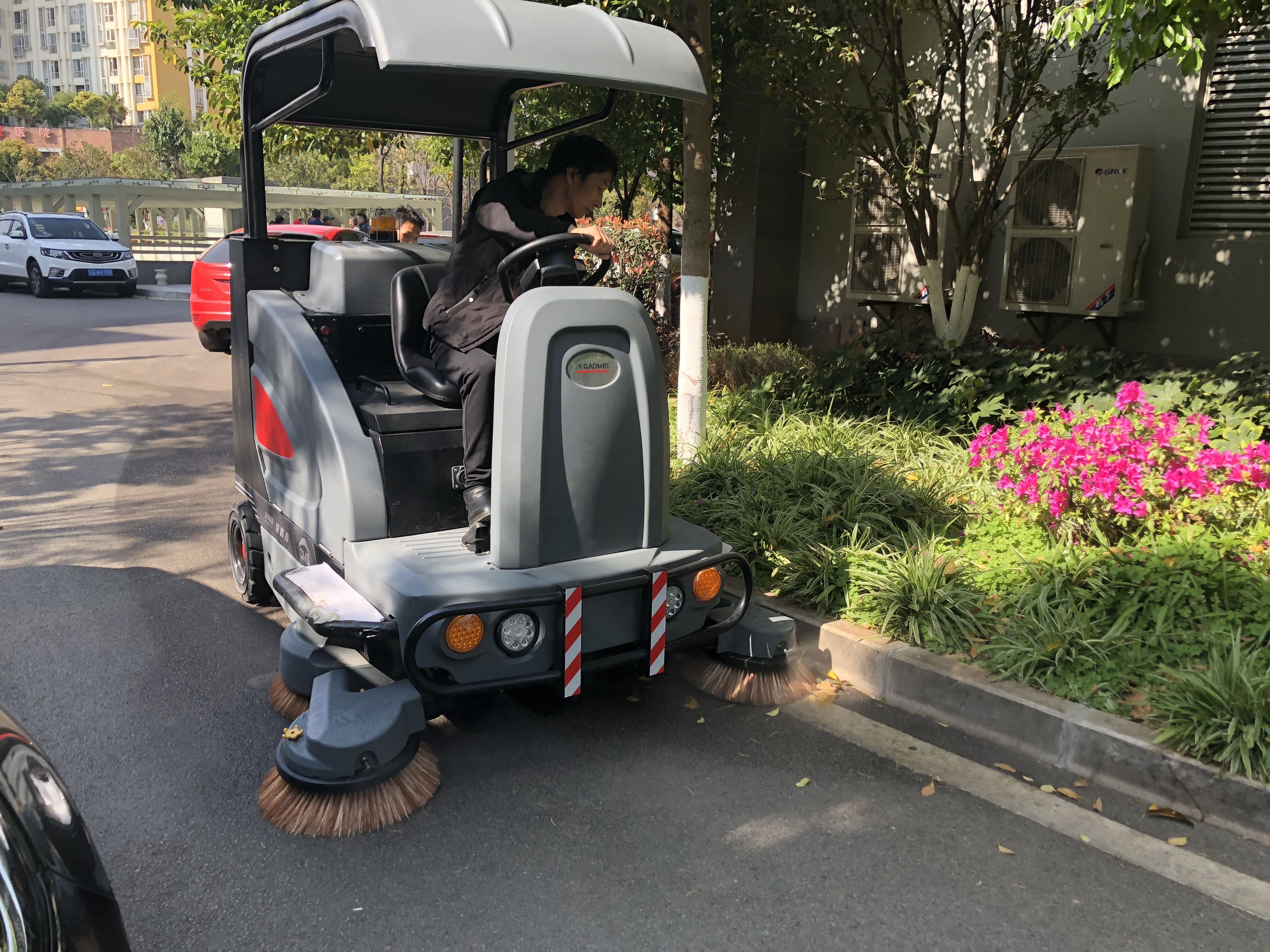 電動掃地車什么類型的比較好？